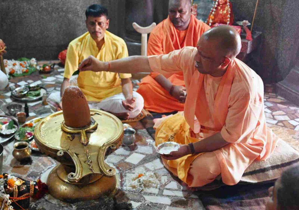 शक्तिपीठ देवीपाटन में प्रबुद्ध जनों के साथ किया संवाद