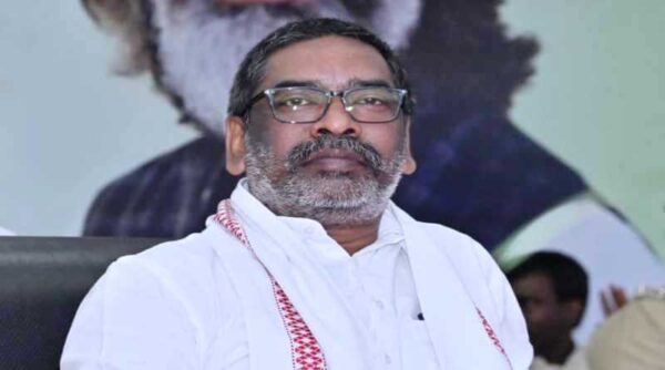 CM हेमंत सोरेन ने चाईबासा सिविल सर्जन सहित संबंधित अधिकारियों को किया सस्पेंड, कड़ी कार्रवाई का दिया निर्देश