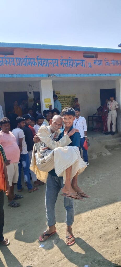 95 साल के नवाबी यादव वोट डालने को बेचैन