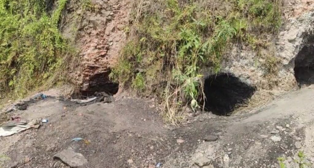 धनबाद के निरसा में अवैध उत्खनन के दौरान चाल धंसने से चार लोगों की मौत की आशंका