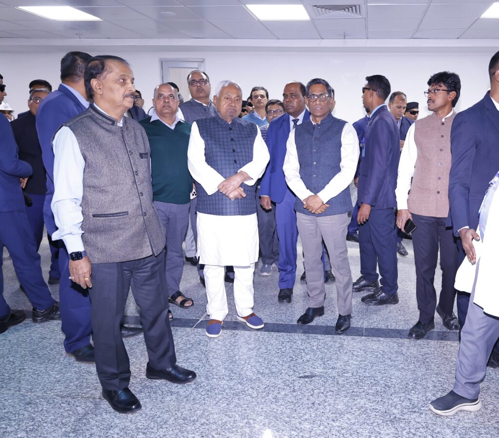 मुख्यमंत्री ने पीएमसीएच स्थित आपातकालीन इकाई भवन का किया निरीक्षण