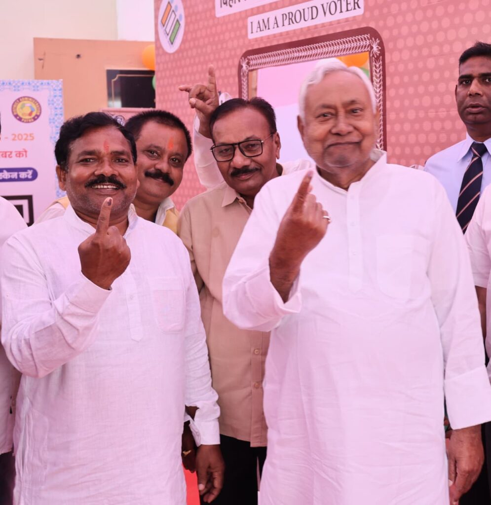 लोकतंत्र हमारा अधिकार ही नहीं ,दायित्व भी है, पहले मतदान फिर जलपान : नीतीश कुमार