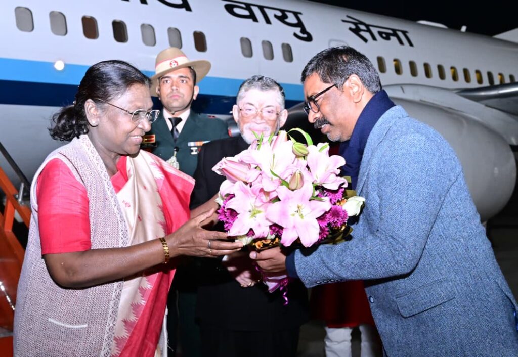 BREAKING : राष्ट्रपति द्रौपदी मुर्मु पहुंची रांची