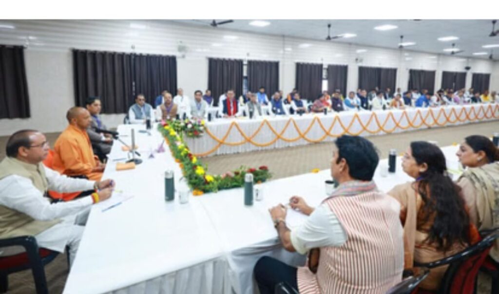 मुख्यमंत्री याेगी ने गाजियाबाद में एसआईआर को लेकर की समीक्षा बैठक