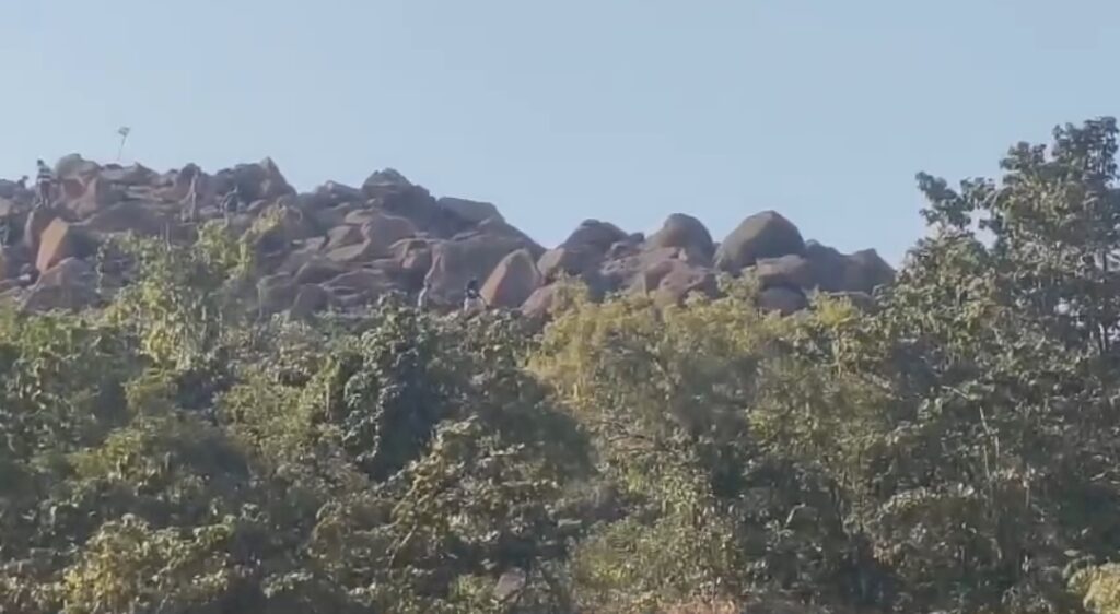 200 फीट ऊंचा तलाई पहाड़ में आज भी होती है मां की पूजा