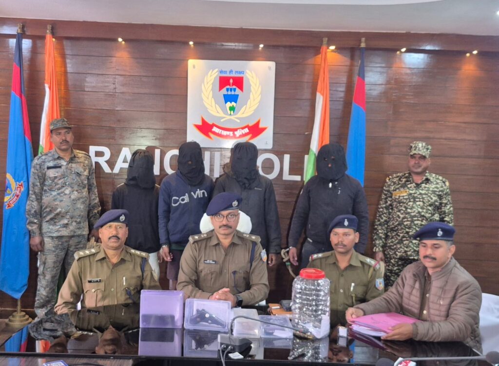 बुढ़मू हत्याकांड का 48 घंटे में खुलासा, चार अपराधी हथियारों के साथ गिरफ्तार