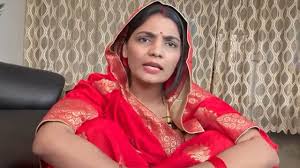 लोक गायिका नेहा सिंह राठौर से पुलिस ने जाने क्यों मांगी मेडिकल रिपोर्ट ?