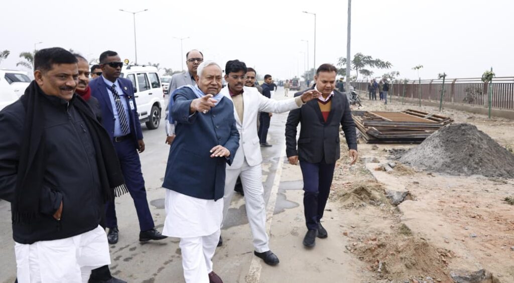 मुख्यमंत्री नीतीश कुमार ने जेपी गंगा पथ पर चल रहे सौंदर्यीकरण कार्य का किया निरीक्षण,कार्य शीघ्र पूरा करने के दिए निर्देश