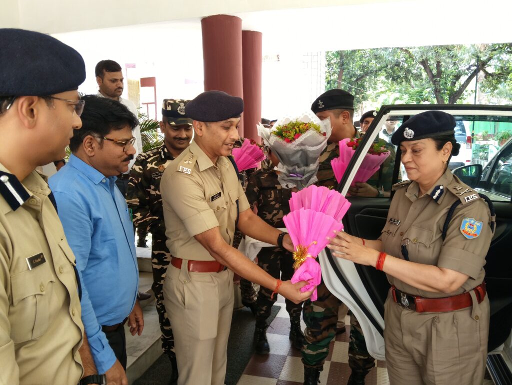 नक्सलवाद और अपराध के खिलाफ कड़ी कार्रवाई करें अधिकारी : डीजीपी
