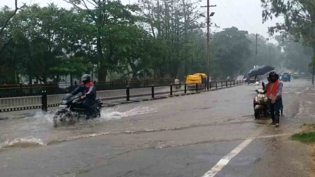 रांची में बारिश से मौसम हुआ सुहावना, तापमान में 06 से 07 डिग्री की गिरावट