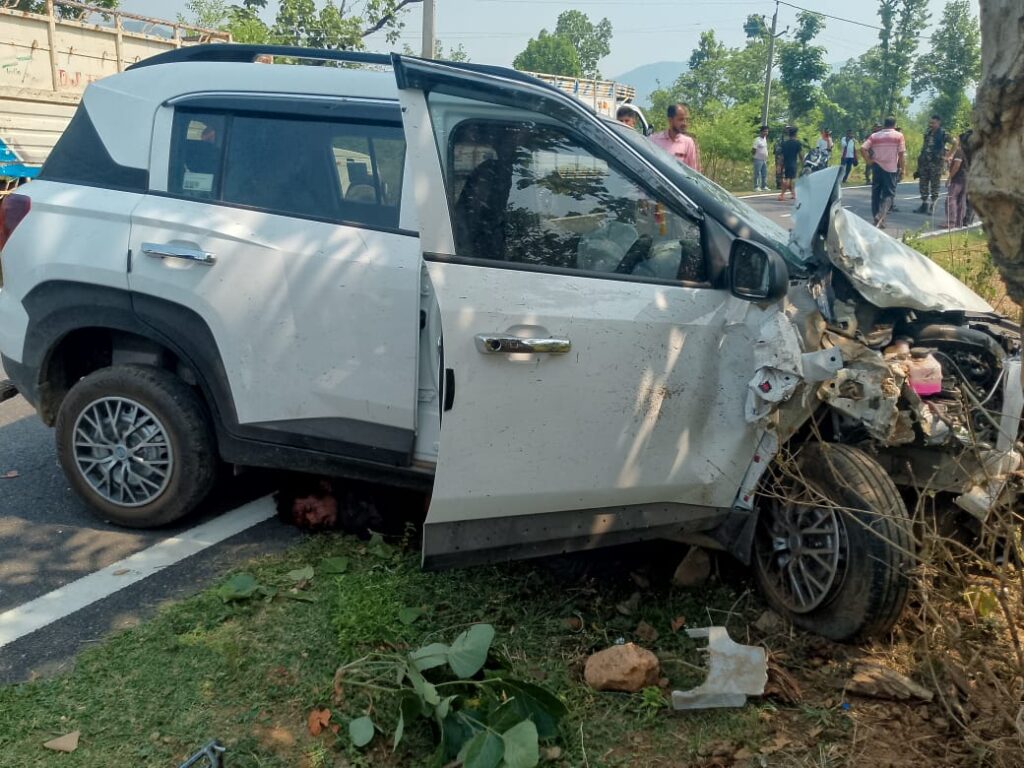 कार-बाइक की टक्कर में दो सगे भाइयों की मौत