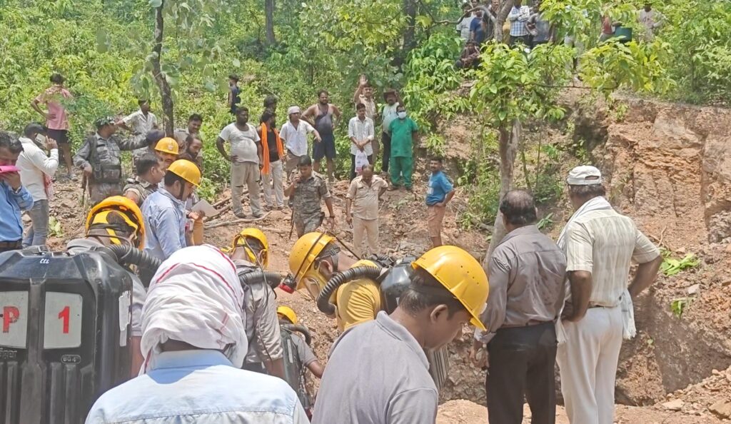 दर्दनाक हादlसा : अवैध कोयला खनन के दौरान चाल धंसने से चार की मौत