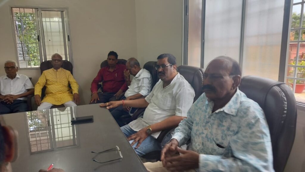 श्रावणी मेला को लेकर बाबा आम्रेश्वर धाम प्रबंध समिति की बैठक