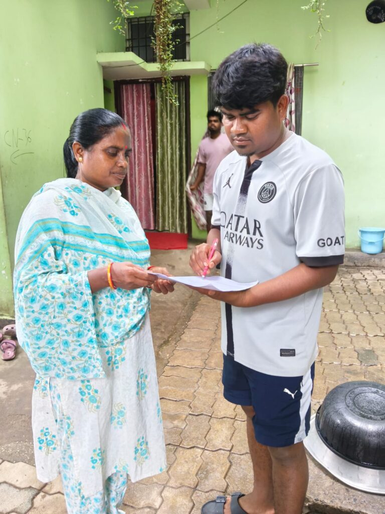 एसआईआर अभियान के तहत रांची में घर-घर पहुंच रहे बीएलओ, इन्यूमरेशन फॉर्म का वितरण-डिजिटाइजेशन जारी