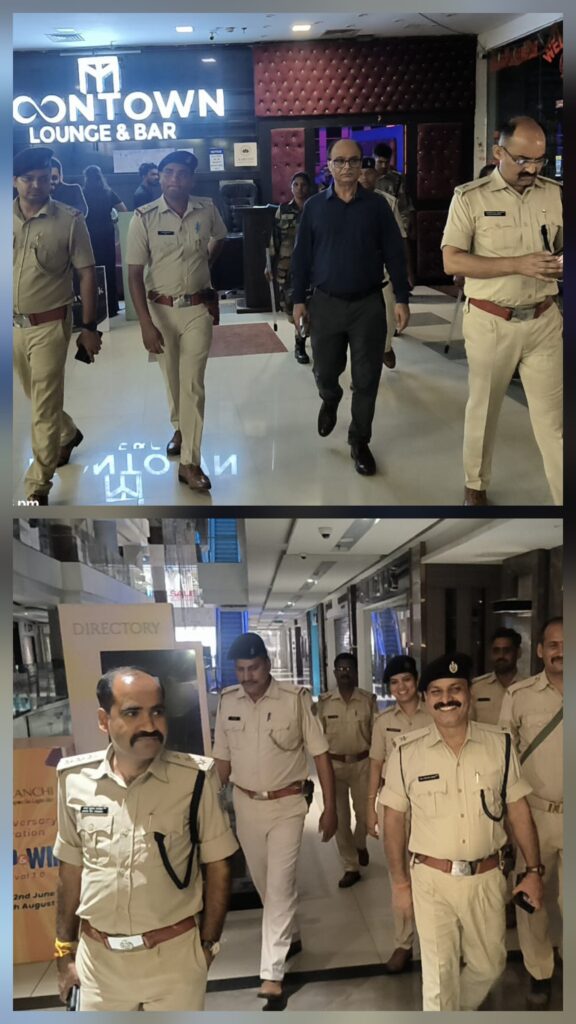 रांची पुलिस ने सड़क पर शराब पीने वालों और नियम तोड़ने वाले पब-बार पर की कार्रवाई