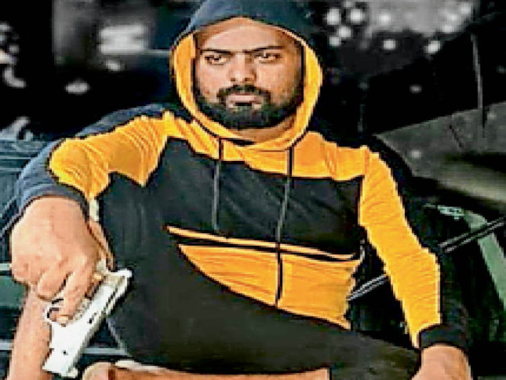 भगोड़ा गैंगस्टर प्रिंस खान के घर पर चला बुलडोजर