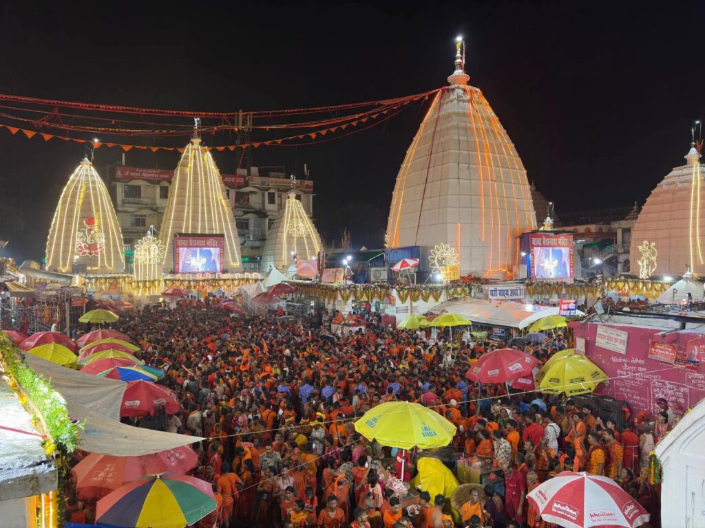 देवघर: सावन के अंतिम सोमवारी पर बाबा धाम में आस्था का सैलाब