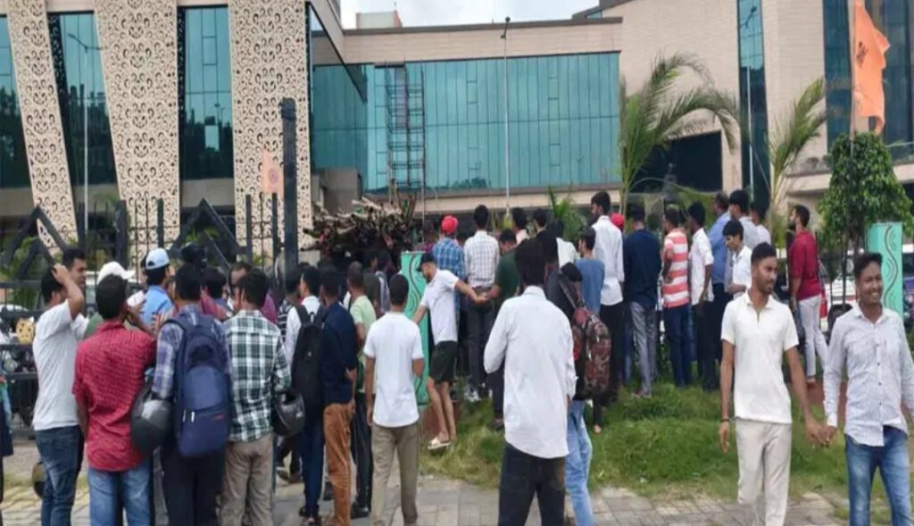 जेपीएससी-जेएसएससी भर्ती विवाद: आठवें दिन भी जारी रहा छात्रों का आंदोलन, राजनीतिक दलों से बनाई दूरी