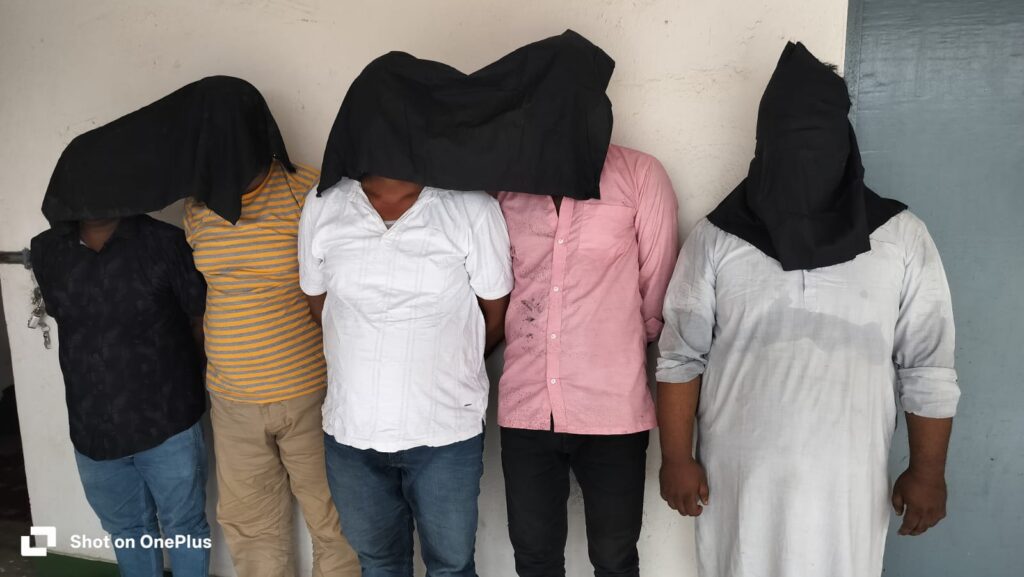 होटल से पुलिस ने देह व्यापार के शक में पांच को लिया हिरासत में