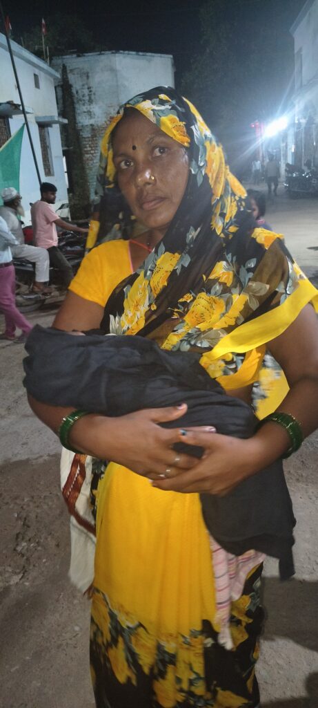 मौत के मुंह से जिंदगी को खींच लाई मां की ममता, सरयू किनारे मिली नवजात