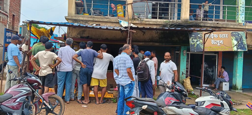 सावन खत्म होते ही मटन-चिकन दुकानों में उमड़ी भीड़