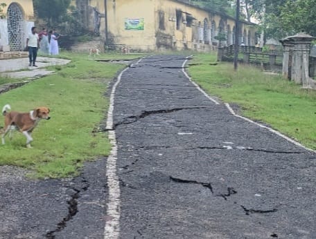 धंस गया सीसीएल का लंकास्टर अस्पताल, भवन के साथ जमीन में आई दरारें