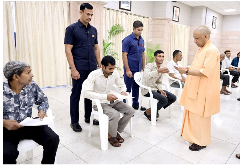 शांति, खुशहाली व सुदृढ़ कानून व्यवस्था नए यूपी की पहचान, इसमें बाधा डालने वालों को सिखाएं सबक : मुख्यमंत्री याेगी
