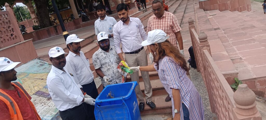 अयोध्या : सीताकुंड में सेवा संकल्प’ के तहत चला स्वच्छता अभियान, किया गया आरती और दीपदान