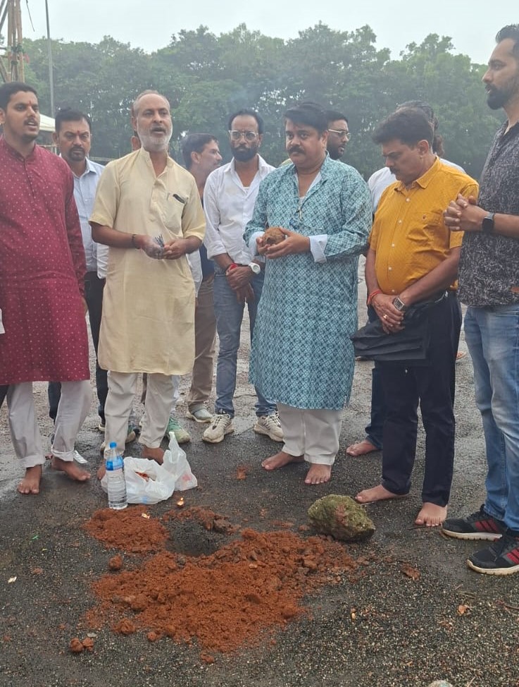 श्रीकृष्ण जन्मोत्सव पर दही हांडी प्रतियोगिता के लिए हुआ भूमि पूजन