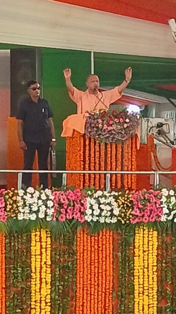 देवरिया में सपा पर तीखा प्रहार कर बाेले मुख्यमंत्री याेगी- जेपीएनआईसी के लिए प्राइवेट कंपनी बनाकर सरकारी खजाने पर डकैती डाल रहे थे अखिलेश-डिंपल