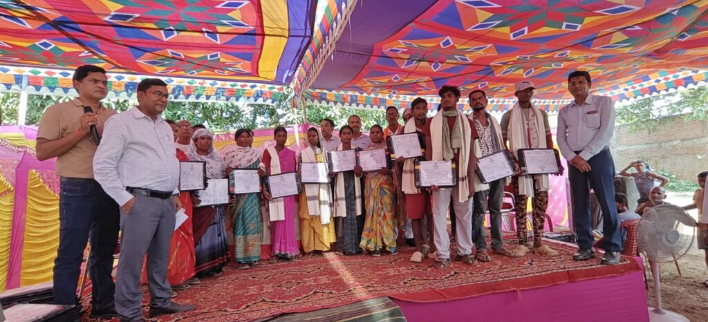 नवरात्र के पहले दिन 68 आदिवासी परिवारों को मिला अपने घर का उपहार, अदाणी फाउंडेशन ने कराया गृह प्रवेश