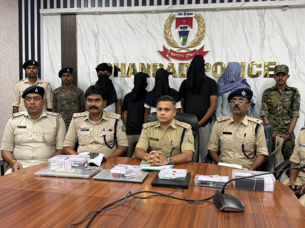 धनबाद में ‘साइबर शील्ड’ ऑपरेशन, पांच कथित साइबर अपराधी गिरफ्तार