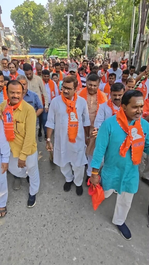 मोदी के काशी में विधायक नीलकंठ ने जनसेवा की गढ़ी नई कहानी