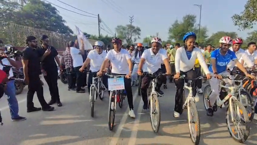 94वें फिट इंडिया संडेज ऑन साइकिल में शामिल हुए केंद्रीय मंत्री मनसुख मांडविया