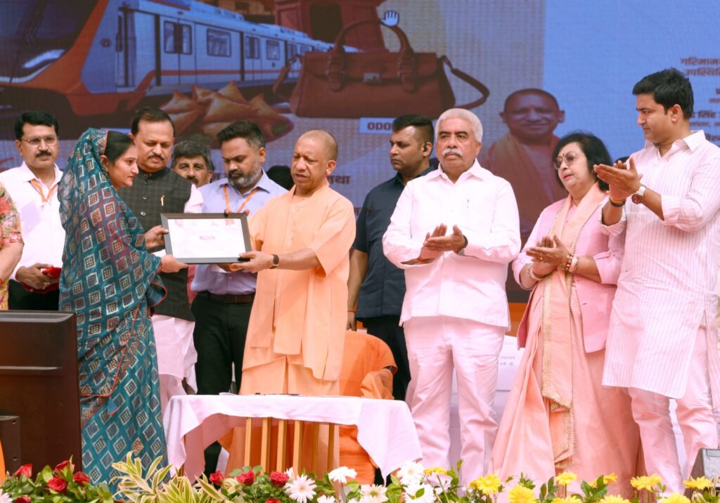 अखिलेश जी, विरासत में गद्दी मिल सकती है, बुद्धि नहीं, काठ की हांडी बार-बार नहीं चढ़ती : मुख्यमंत्री याेगी