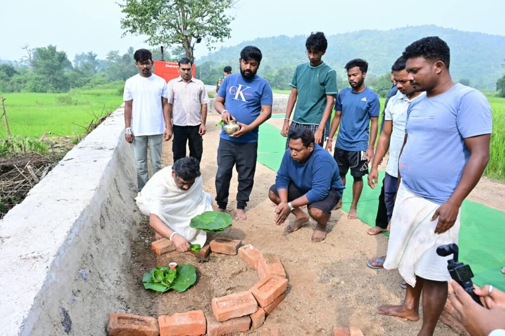 सीएम हेमंत सोरेन ने अपनी माता की स्मृति में पारंपरिक श्राद्ध-कर्म की रस्म निभाई