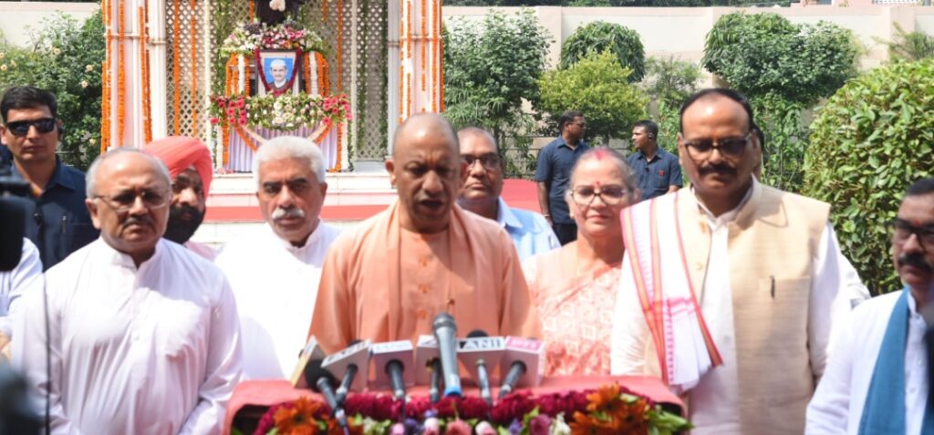 बापू के सपनों को साकार कर रहे प्रधानमंत्री नरेंद्र मोदी : योगी आदित्यनाथ